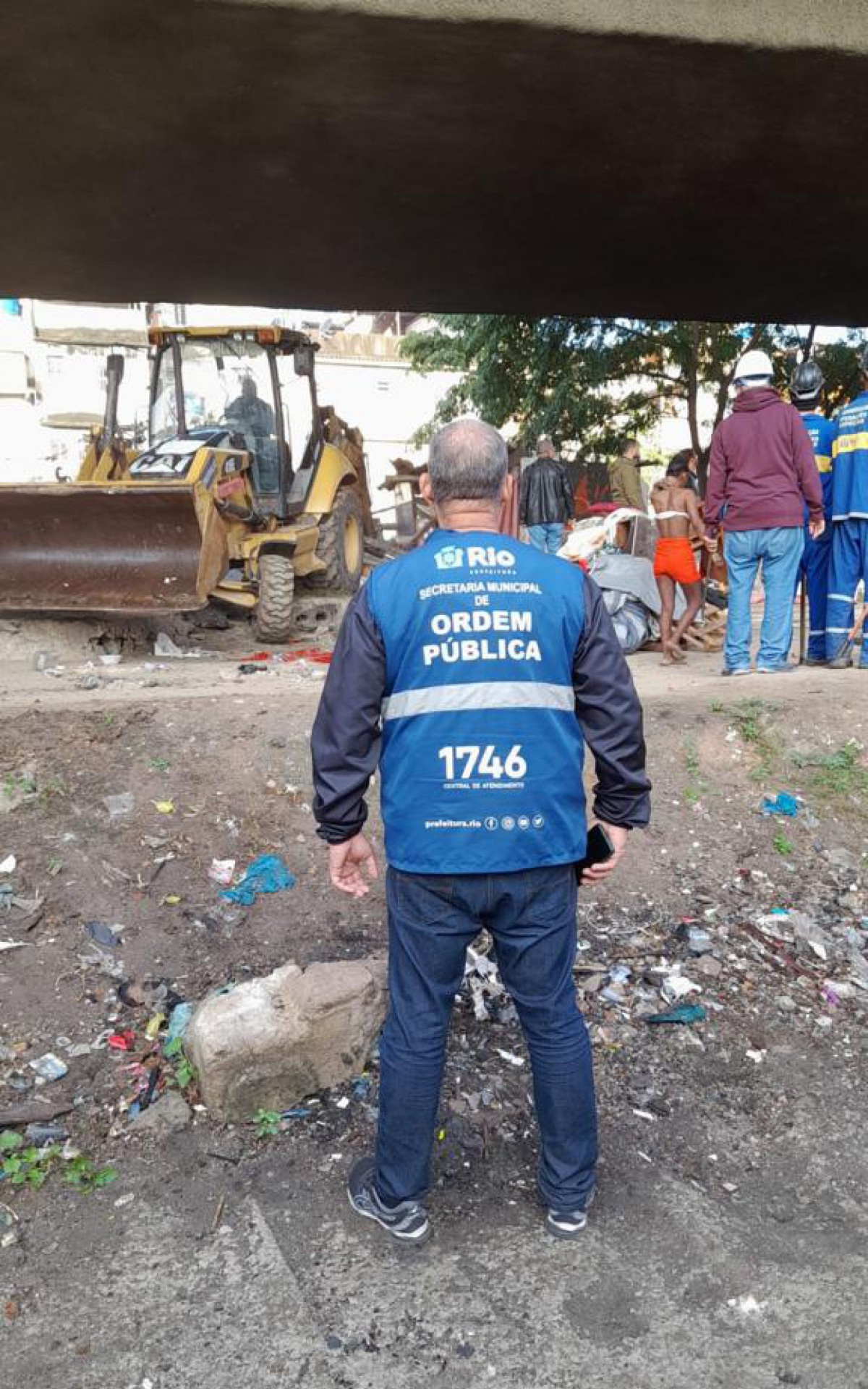 Agentes da Secretaria de Ordem Pública realiza demolição de construções irregulares em Del Castilho