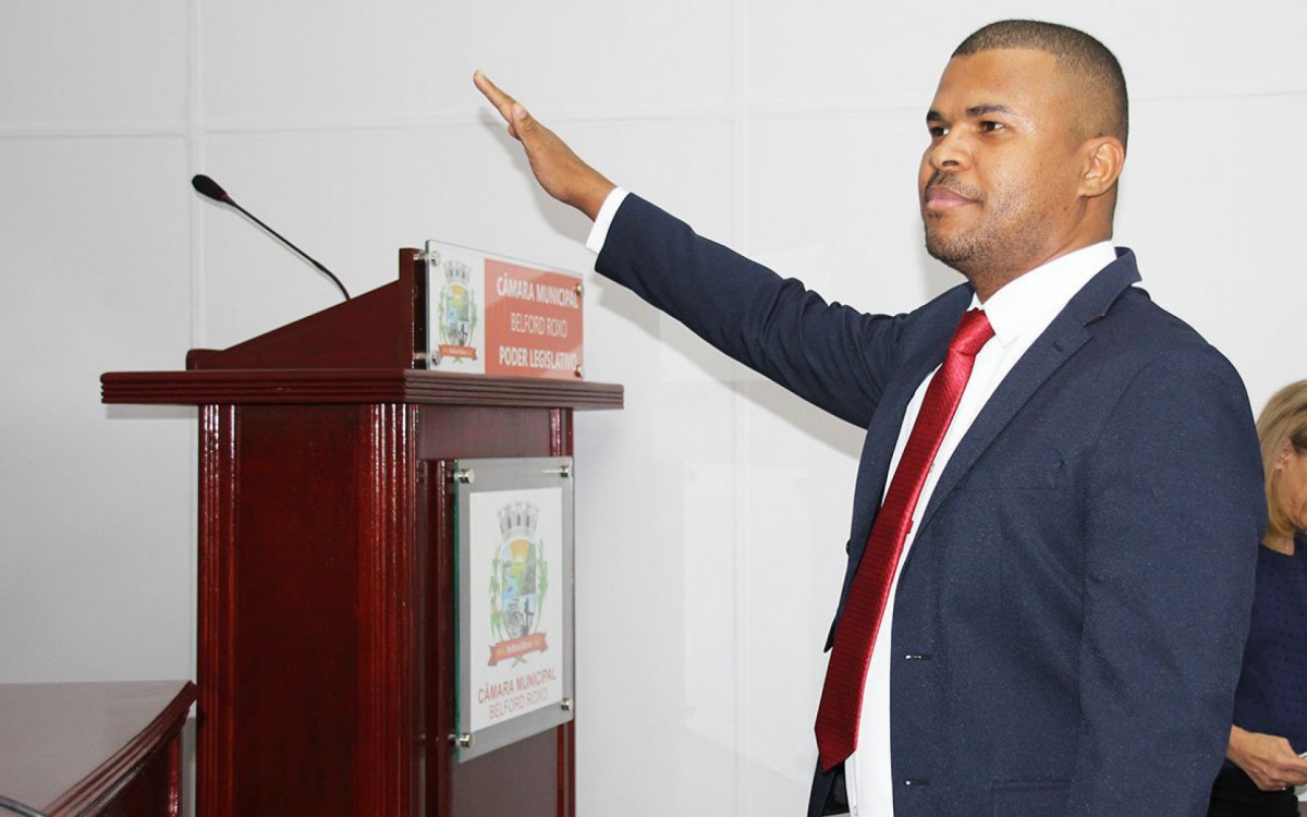 Denis Ven&acirc;ncio no juramento de posse na C&acirc;mara de Vereadores