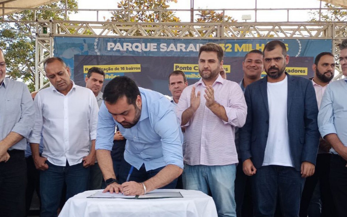 O governador Cl&aacute;udio Castro assinou o conv&ecirc;nio e elogiou a administra&ccedil;&atilde;o de Wladimir
