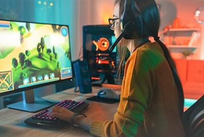 Rede de educação e ONG ofertam mais de 7 mil bolsas para cursos on-line a jovens