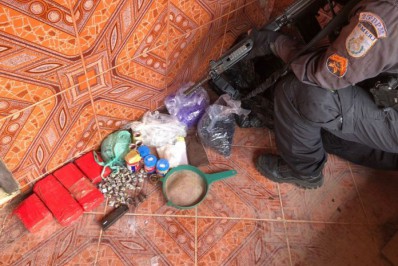 Após troca de tiros, Polícia Militar apreende drogas em Araruama