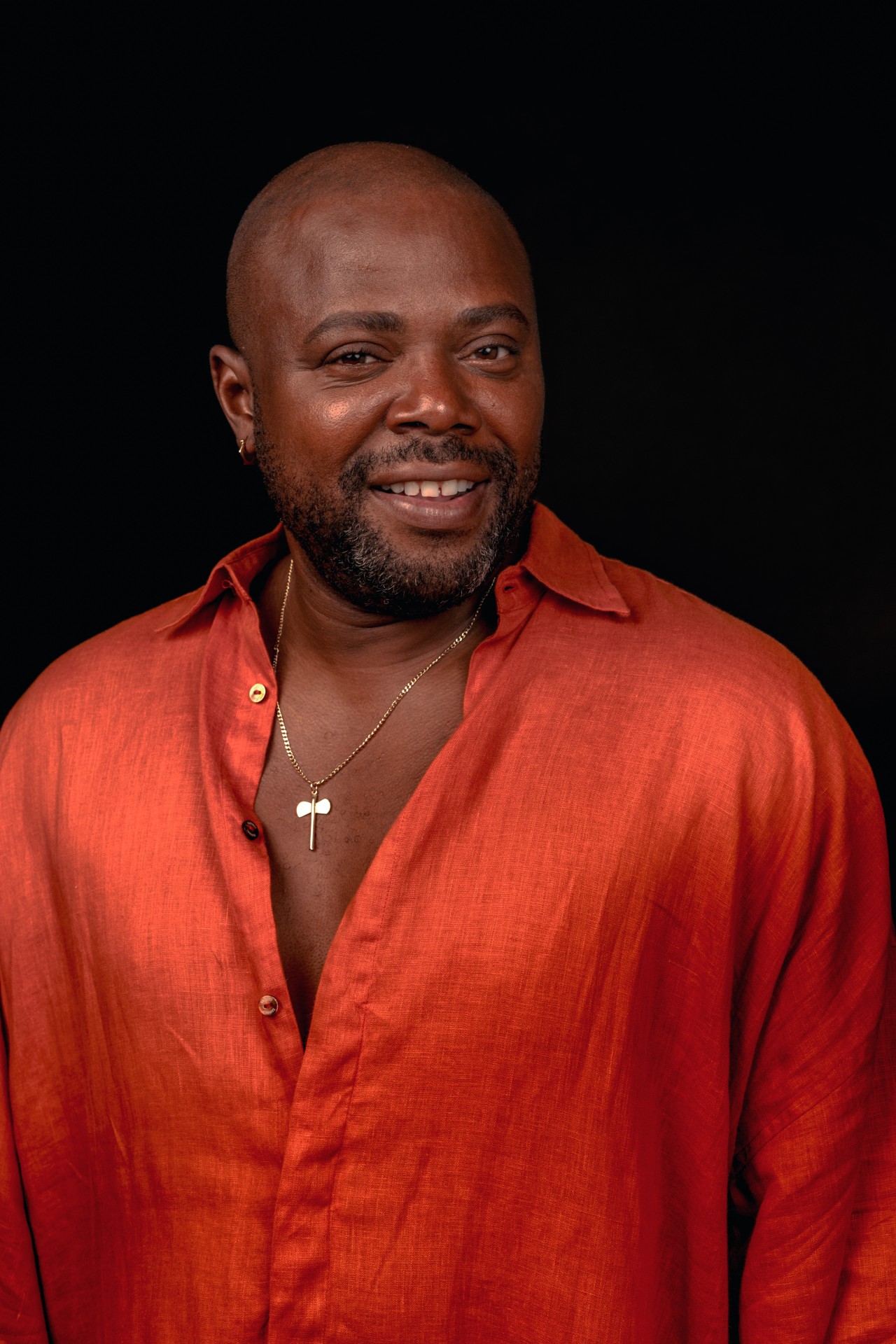 Ator e apresentador Érico Brás lança seu primeiro álbum nesta quinta-feira - Divulgação/Ronald Santos Cruz