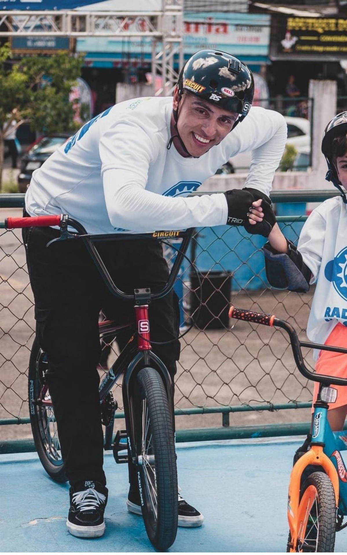 Radicais na Serra, evento realizado com recursos da emenda parlamentar do Deputado Hugo Leal, onde Brian procurou estimular a prática de esportes em crianças e adolescentes.