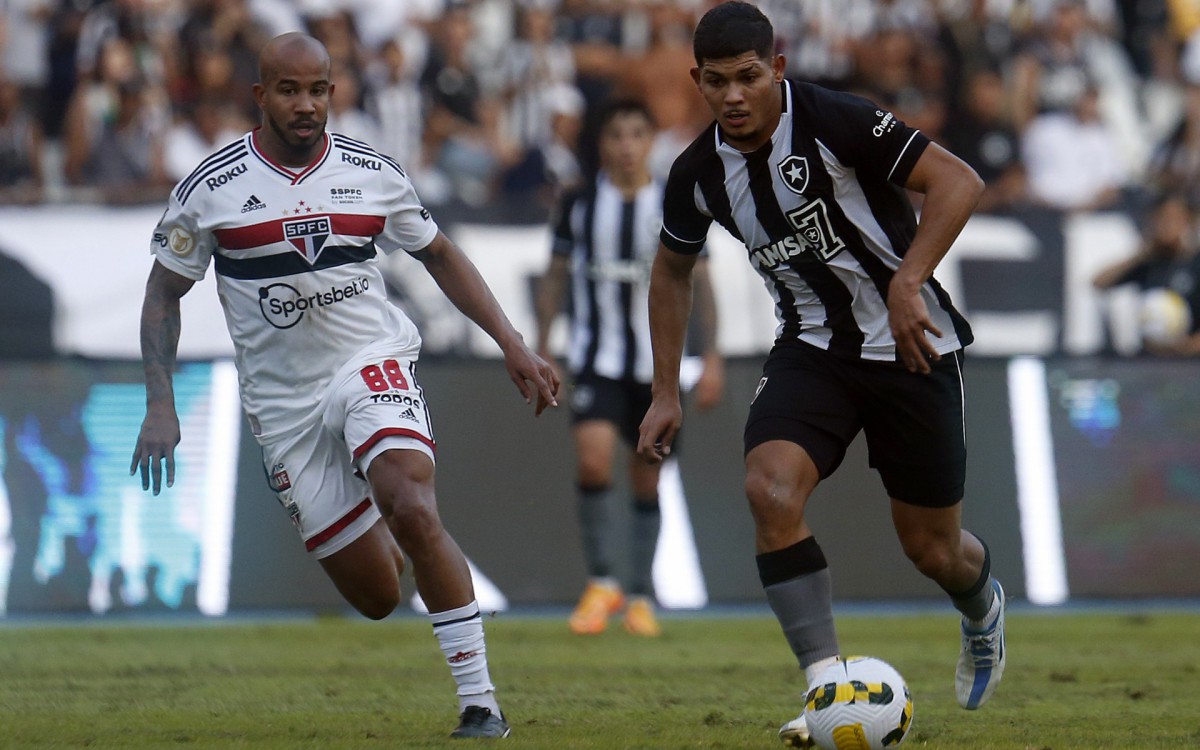 Partida entre Botafogo x S&atilde;o Paulo pelo Campeonato Brasileiro no Est&aacute;dio Nilton Santos. Nesta quinta (16). - Vitor Silva/Botafogo