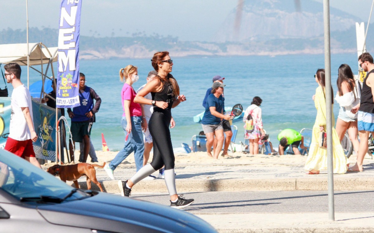 Patr&iacute;cia Poeta se exercita em S&atilde;o Conrado, na Zona Sul do Rio, na manh&atilde; desta quinta-feira