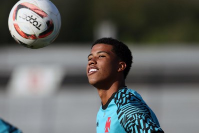 Andrey Santos celebra bom momento dos jovens do Vasco