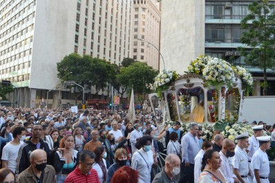 Retorno da confecção dos tapetes de sal marca celebração de Corpus Christi no Rio