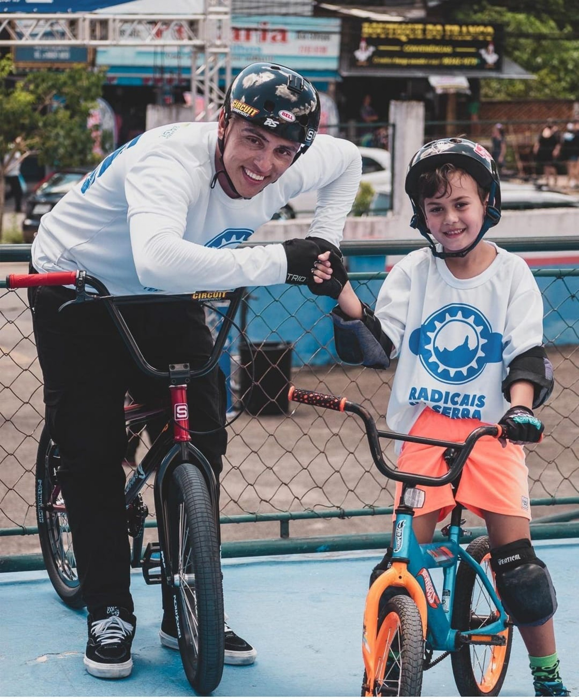 Radicais na Serra, evento realizado com recursos da emenda parlamentar do Deputado Hugo Leal, onde Brian procurou estimular a prática de esportes em crianças e adolescentes. - Reprodução mídias sociais