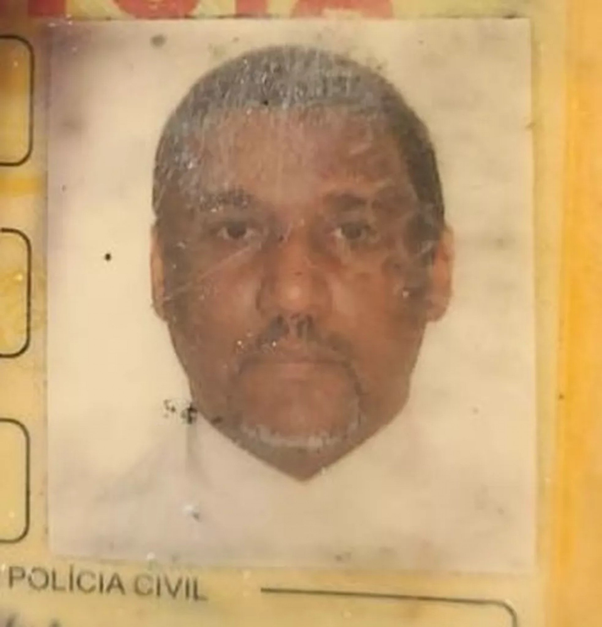 Policial civil aposentado Carlos Magno Poveda Junior, de 59 anos, foi morto no quintal de casa - Divulgação