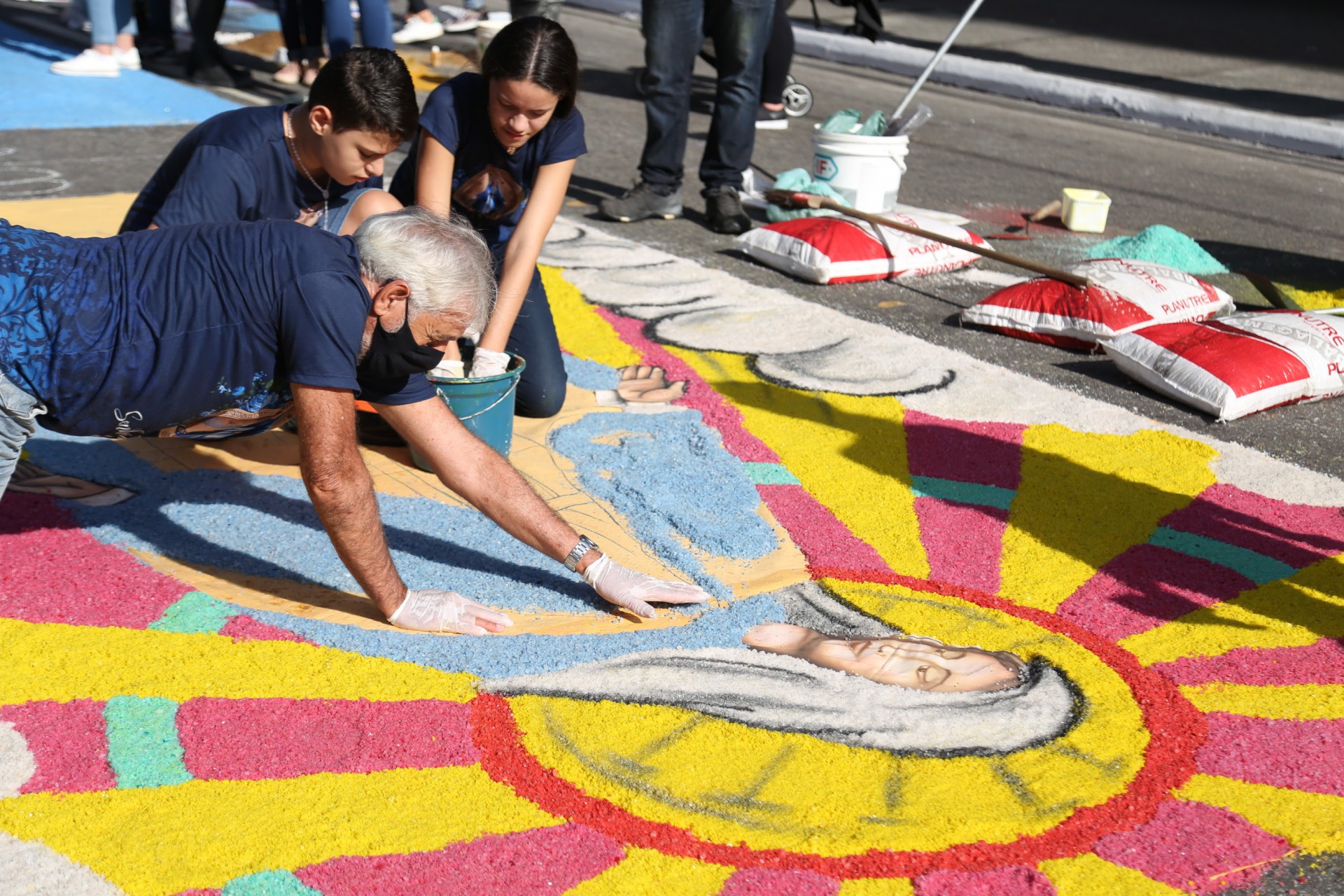 Celebração contou com a participação de mais de 8 mil voluntários na construção de painéis com 2 quilômetros de extensão - Divulgação / Renan Otto