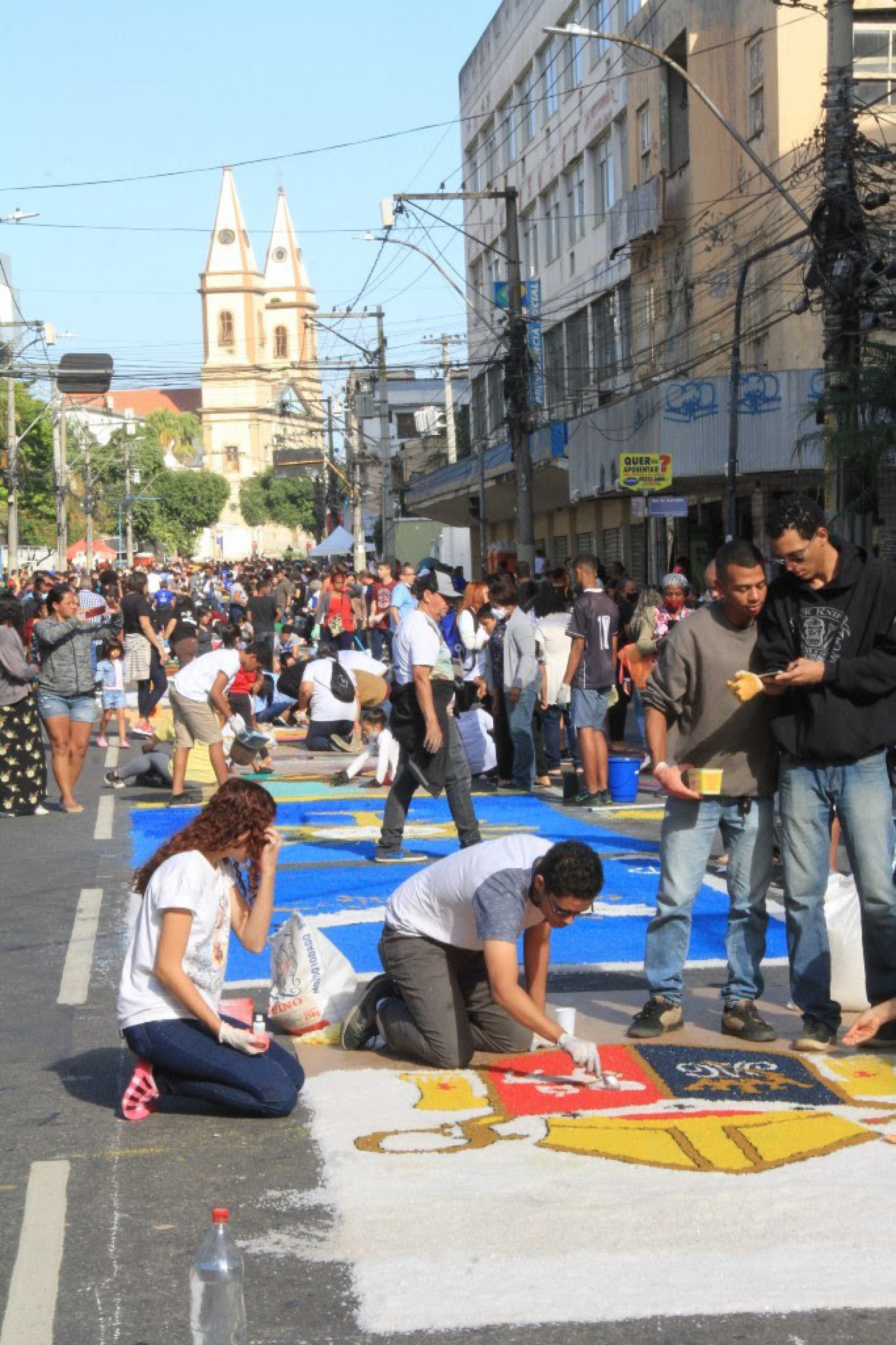 Celebração contou com a participação de mais de 8 mil voluntários na construção de painéis com 2 quilômetros de extensão - Divulgação / Renan Otto