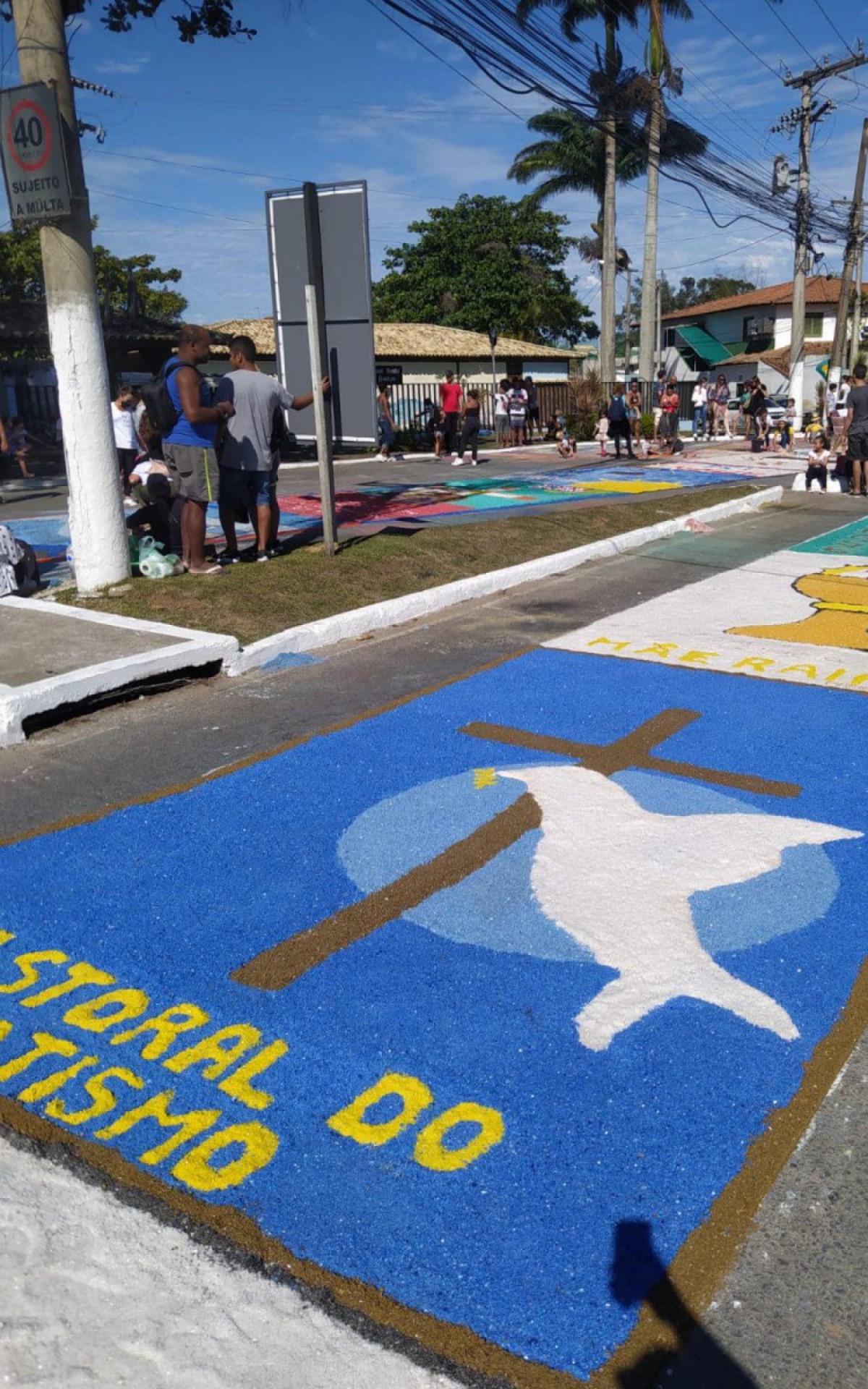 A tradição teria se iniciado no arquipélago dos Açores, pertencente a Portugal, no século 13