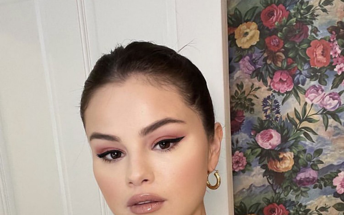 Nas redes sociais, as pessoas estranharam a publica&ccedil;&atilde;o e foi apontado como indireta &agrave; Selena