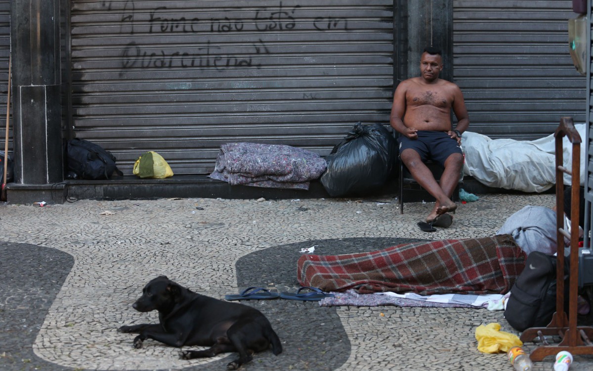 Rio,17/06/2022- CENTRO, Materia Especial,populacao de rua, pessoas que perderam sua moradia durante  a pandemia.Na foto.Thiago Silva, mora em frente ao Ministerio Publico.Foto: Cleber Mendes/Ag&ecirc;ncia O Dia       - Cl&eacute;ber Mendes