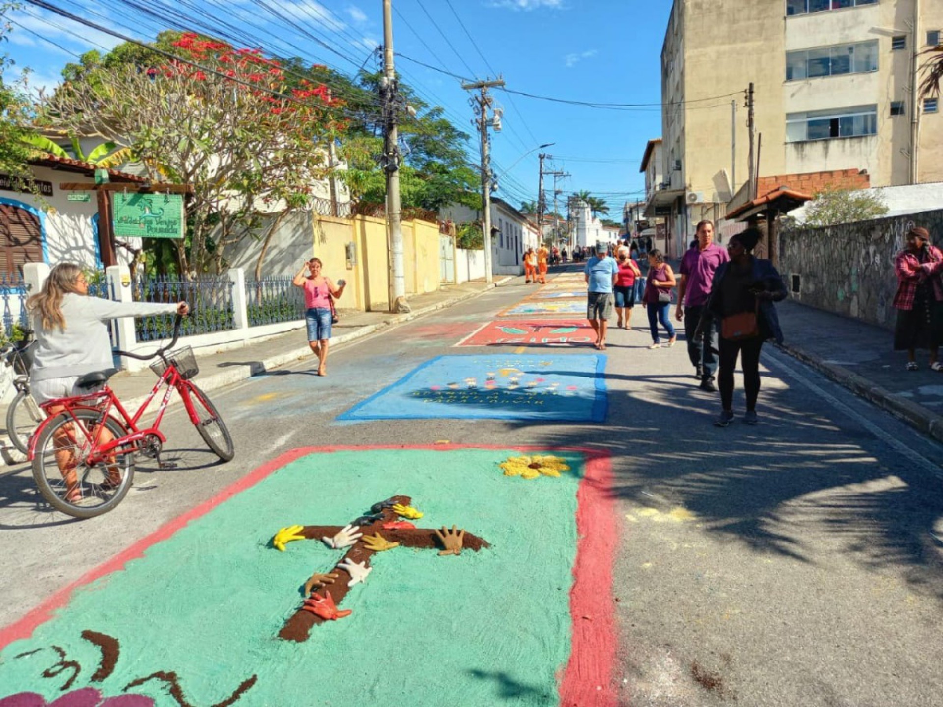 A tradi&ccedil;&atilde;o dos tapetes &eacute; a prepara&ccedil;&atilde;o da via onde o sacramento vai passar - Renato Fulgoni