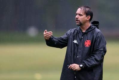 Exame indica lesão no tendão de jogador titular do Vasco