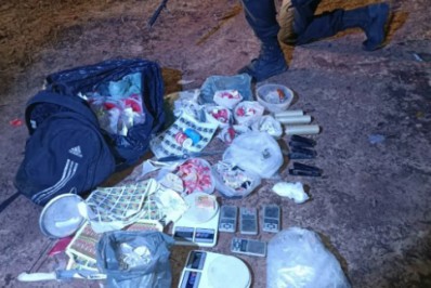 Polícia prende homem com drogas e material do tráfico na mochila em Saquarema