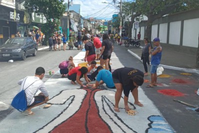Feriado de Corpus Christi marca a volta dos tapetes de sal em cidades da Região dos Lagos