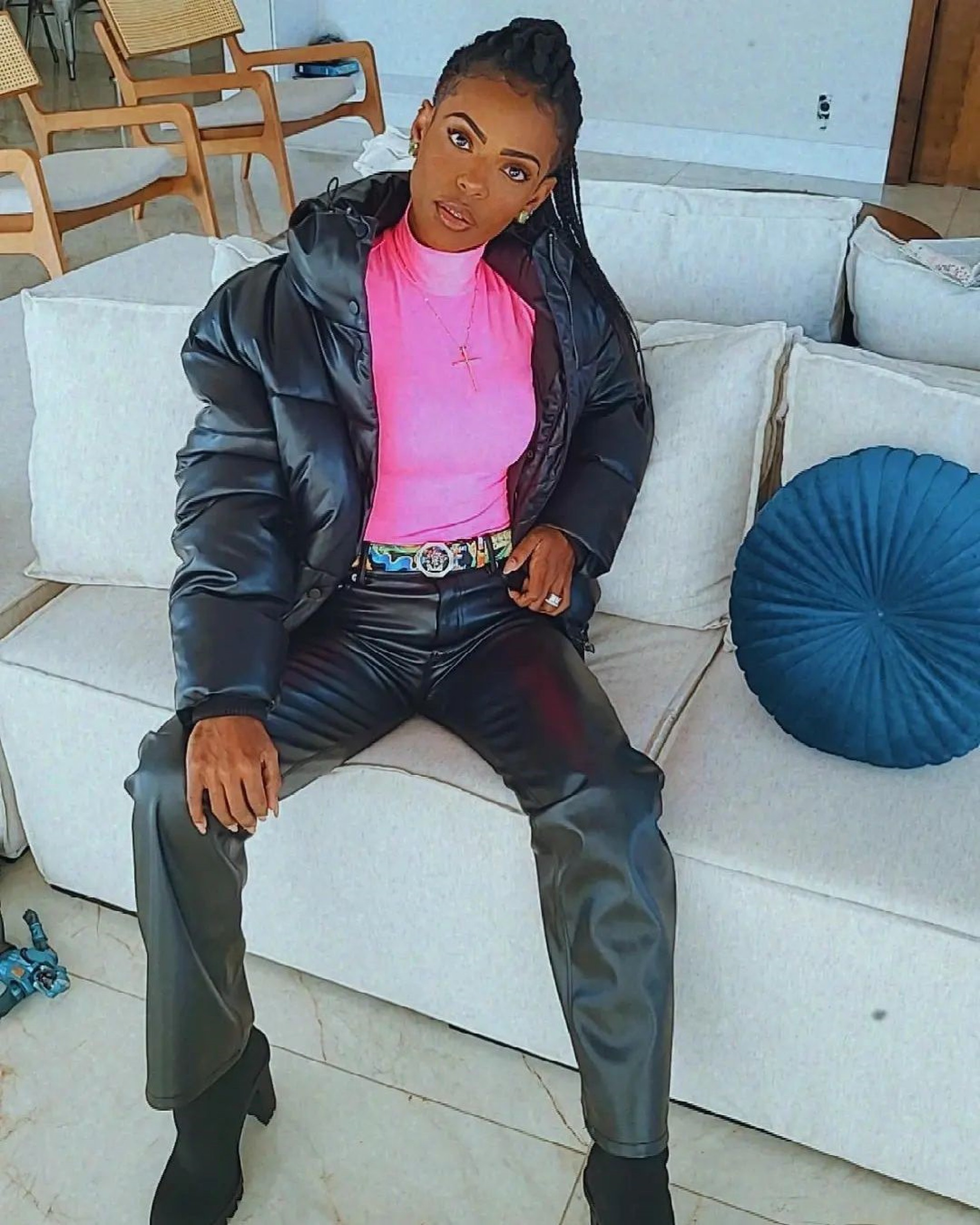 Claudia Silva, mulher do atacante Jô, pede a separação - Reprodução Internet