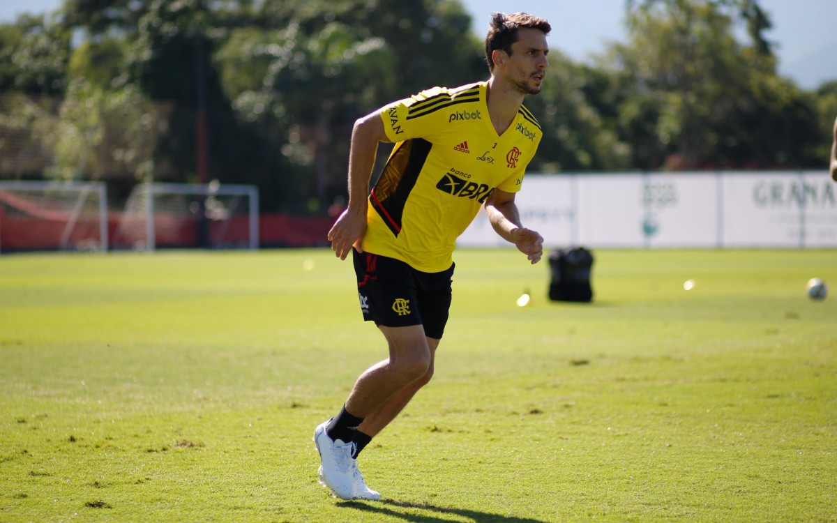 Poupado contra o Cuiab&aacute;. Rodrigo Caio volta ao time titular do Flamengo diante do Atl&eacute;tico-MG
