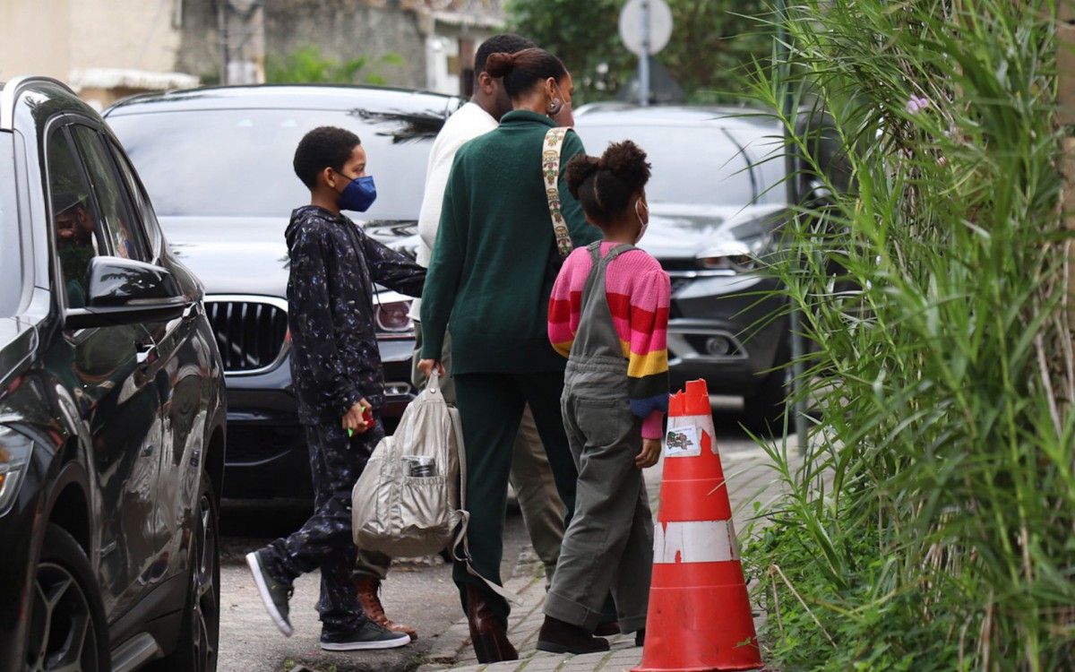 L&aacute;zaro Ramos, Ta&iacute;s Ara&uacute;jo e os filhos, Jo&atilde;o Vicente e Maria Ant&ocirc;nia