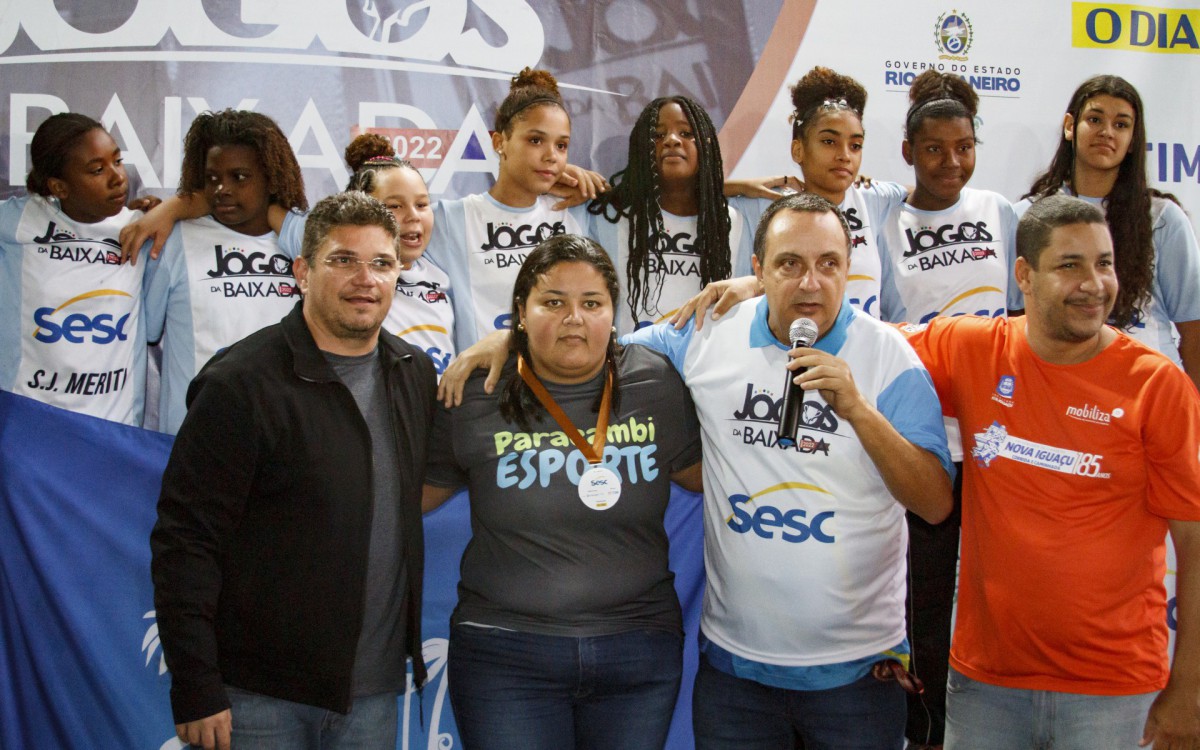 Paracambi 19/06/2022 - 23&ordf; edi&ccedil;&atilde;o dos jogos da baixada, realizado no Gin&aacute;sio municipal Andr&eacute; Silveira, em Paracambi, neste domingo (19) Na Foto aparece Dinho Meriti. Secret&aacute;rio de Esportes de S&atilde;o Jo&atilde;o, Jakeline Saldanha secret&aacute;ria de esportes de Paracambi, professor Antonio Prazeres, Andr&eacute; Luiz Penudo t&eacute;cnico do Handball Feminino de Nova Igua&ccedil;u :Fotos Erica Martin/ Ag&ecirc;ncia O Dia