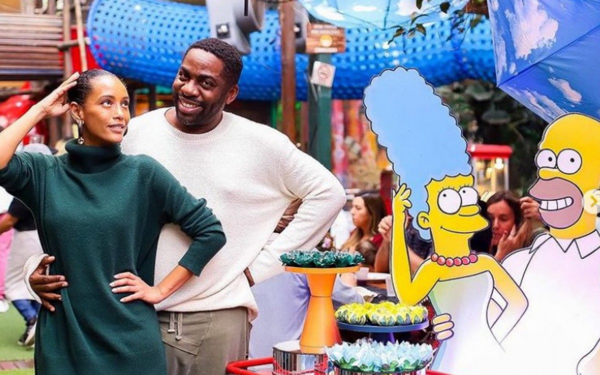 Ta&iacute;s Ara&uacute;jo e L&aacute;zaro Ramos celebram o anivers&aacute;rio do filho