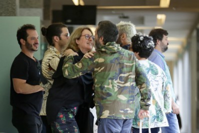 Familiares e amigos se despedem da atriz Ilka Soares