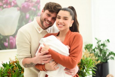 Paula Amorim deixa a maternidade com o filho recém-nascido