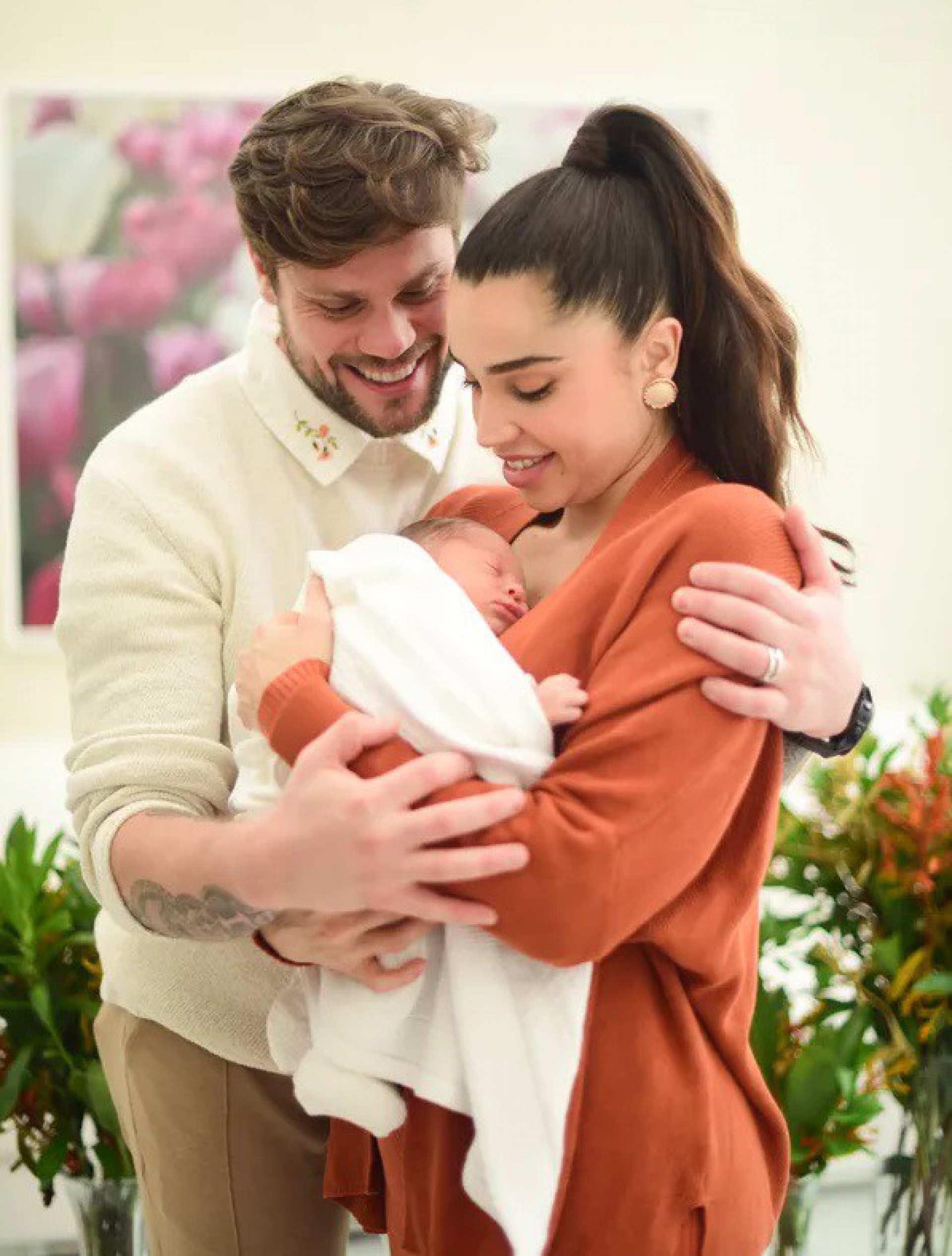 Paula Amorim e Breno Simões com o filho - Foto: Leo Franco/AgNews