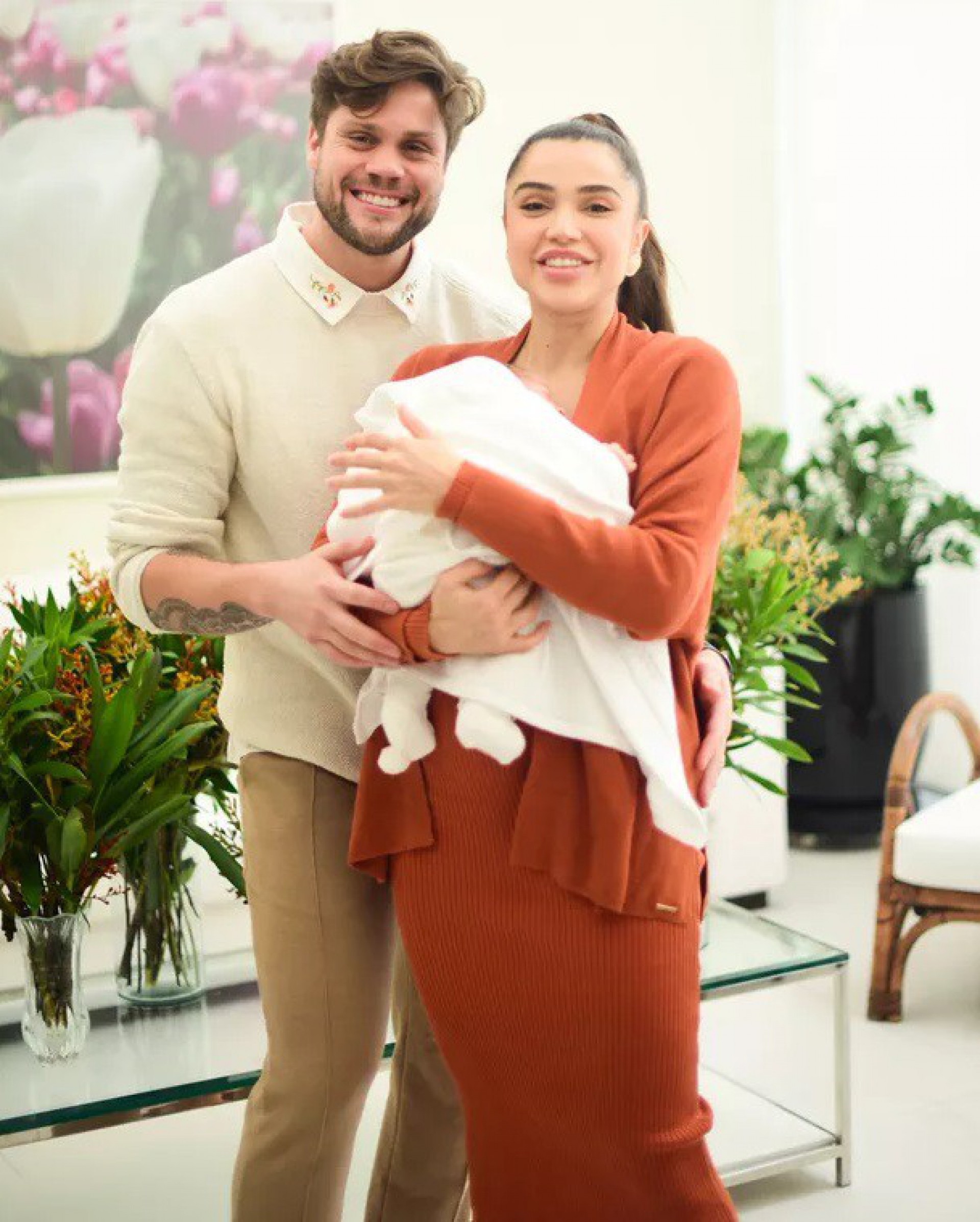 Paula Amorim e Breno Simões com o filho - Foto: Leo Franco/AgNews