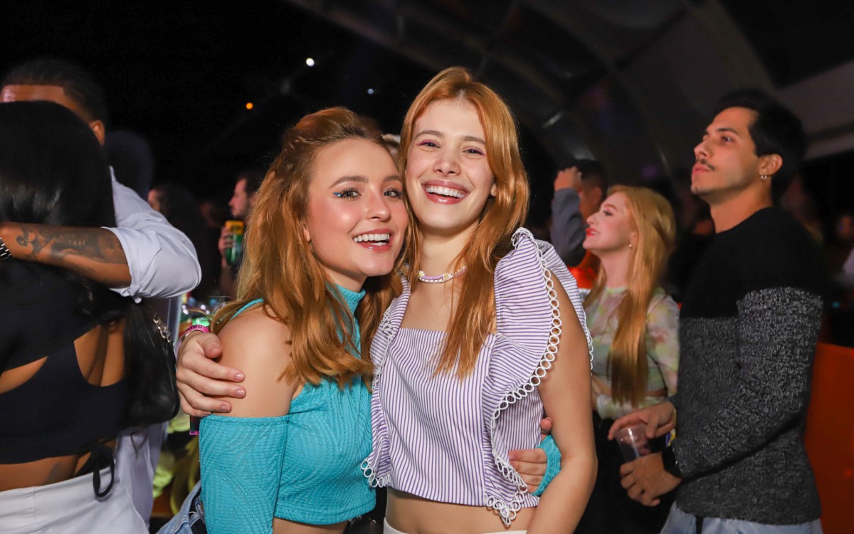 Larissa Manoela e Carol Dallarosa