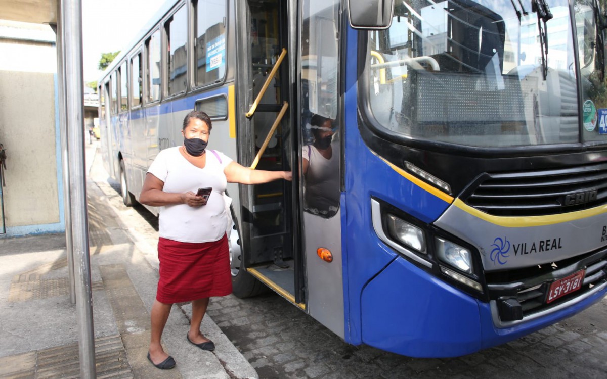 A diarista Adima de Jesus Amaral ficou muito contente com a retomada da linha de &ocirc;nibus pr&oacute;ximo da sua casa