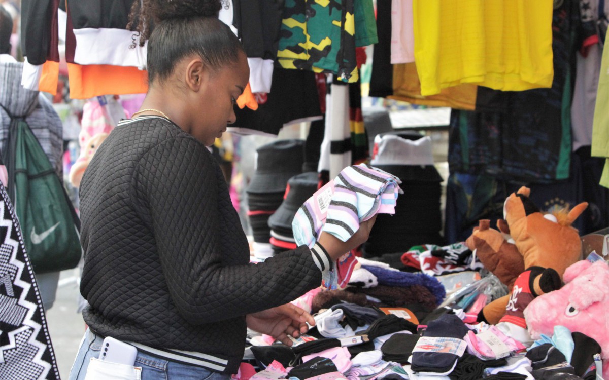 Segundo a pesquisa, 75% dos lojistas esperam aumentar as vendas de roupas e acess&oacute;rios