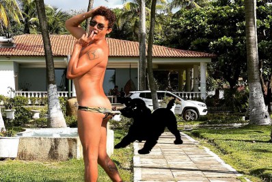 Silvero Pereira abaixa a sunga até o limite em foto para celebrar o aniversário