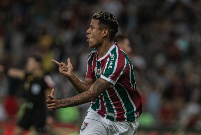Atacante do Fluminense agradece confiança de Diniz e celebra primeiro gol como profissional no Maracanã