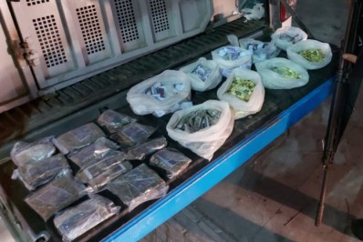 Dupla é detida com sacolas recheadas de drogas no Manoel Corrêa, em Cabo Frio