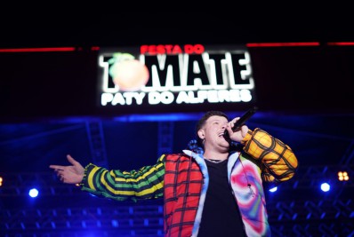 Show de Ferrugem encerra a Festa do Tomate com sucesso de público