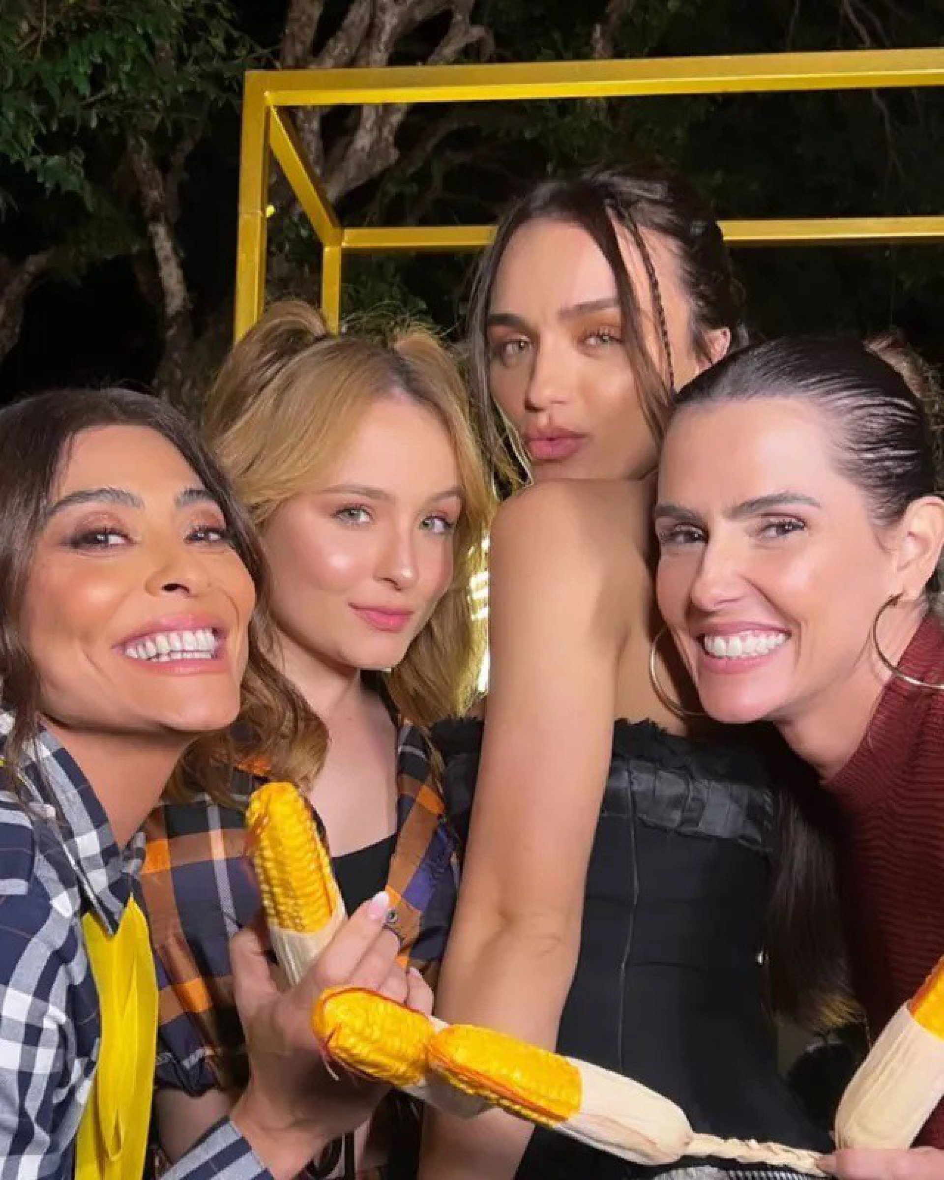 Juliana Paes, Deborah Secco e mais famosas marcam presença em festa junina  de Rafa Kalimann Jornal MEIA HORA - Celebridades e TV