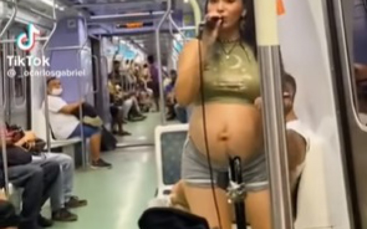 Jovem diz que passou a ser chamada de 'Anitta do trem'