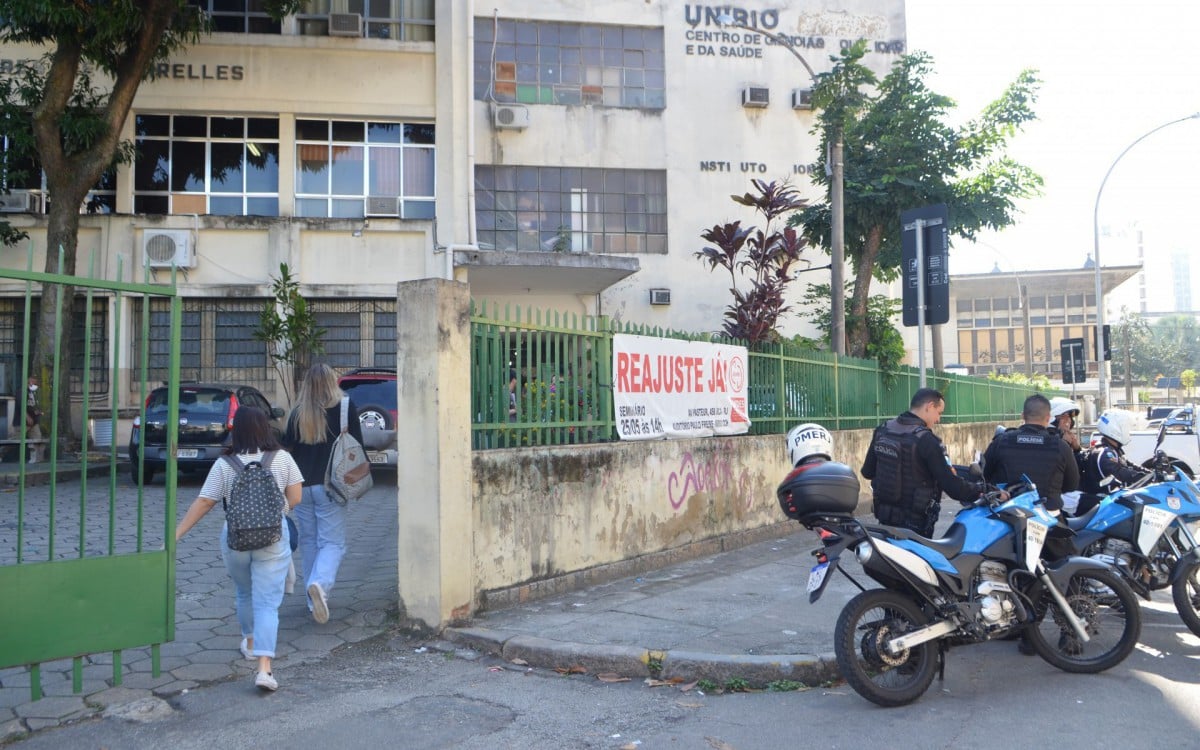 Movimentação no Instituto Biomédico UniRio no Centro do Rio de Janeiro  - Sandro Vox 