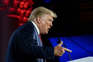 No dia da invasão, Trump tentou tomar o controle do volante à força e agrediu segurança 