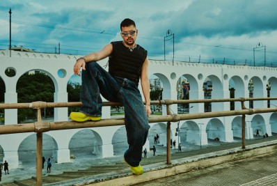 Internet comenta o lançamento de 'Dançarina (Remix)'