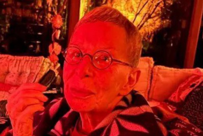 Após tratamento contra o câncer, Rita Lee surge com os cabelos curtinhos