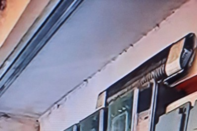 Prédio tem grade da caixa de registro de luz roubada em Icaraí