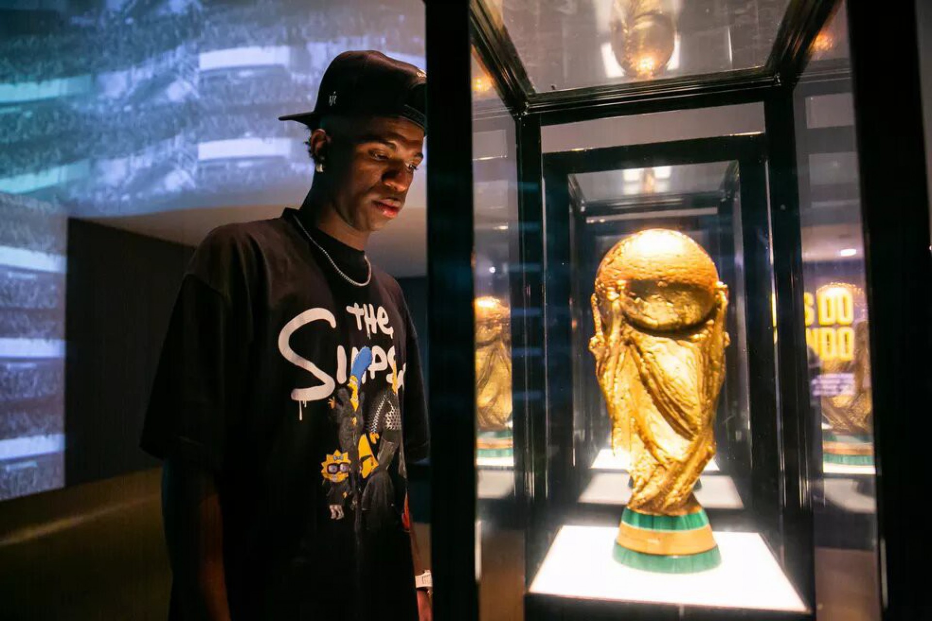 Vini Jr. visita museu da Seleção Brasileira - Foto: Alex Ramos/CBF