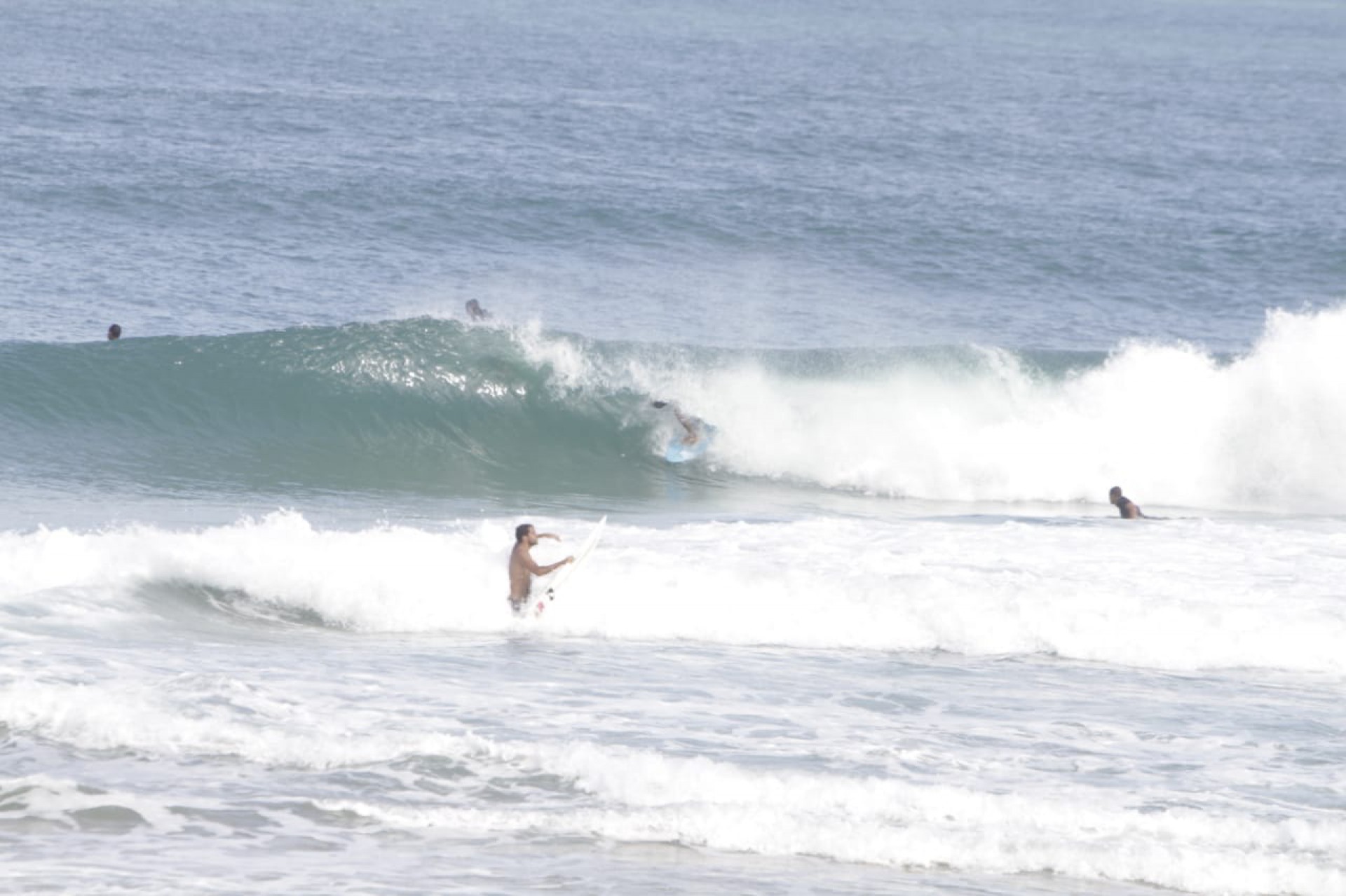 Ondas ficam fortes na manhã desta segunda (20), em Ipanema - Marcos Porto/ Agência O Dia