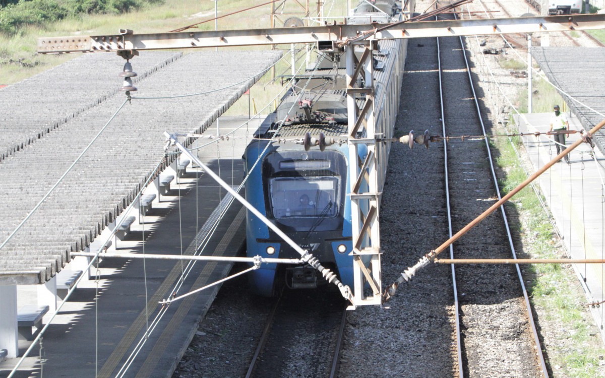 Manifestação na estação de trem de Gramacho, nesta quarta feira (22).