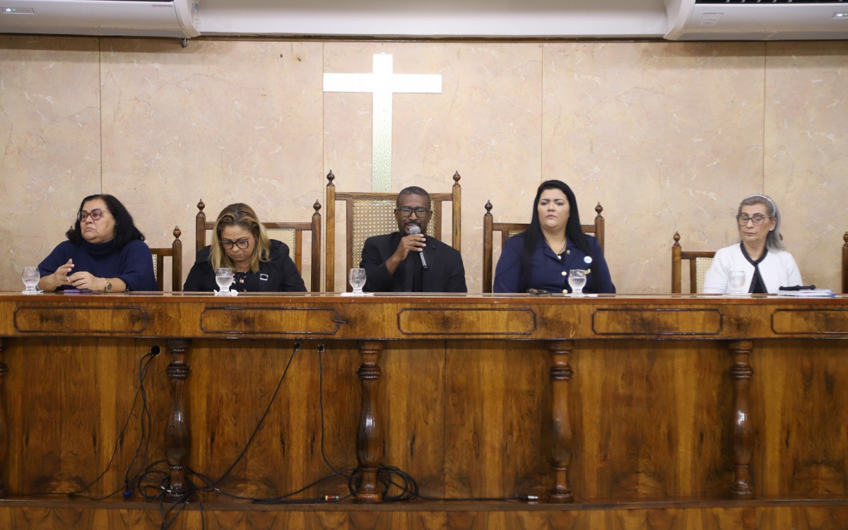 C&acirc;mara de Caxias outorga mo&ccedil;&otilde;es aos capel&atilde;es civis e militares