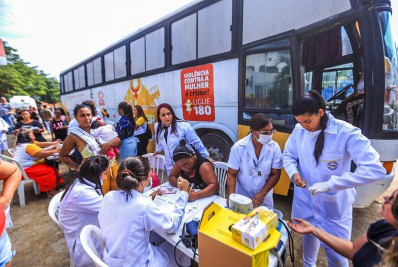 Ônibus itinerante do Estação Mulher leva serviços de saúde ao Vale do Ipê em Belford Roxo